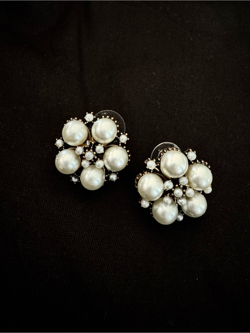Banana Republic Pearl Earrings floral clover design